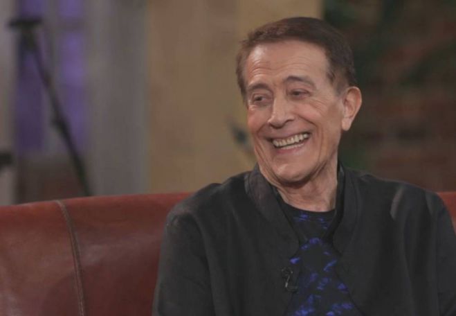 &Pi;έ&theta;&alpha;&nu;&epsilon; &omicron; &Delta;ά&kappa;&eta;&sigmaf; - &Pi;ά&lambda;&epsilon;&upsilon;&epsilon; &tau;&alpha; &tau;&epsilon;&lambda;&epsilon;&upsilon;&tau;&alpha;ί&alpha; &delta;ύ&omicron; &chi;&rho;ό&nu;&iota;&alpha; &mu;&epsilon; &tau;&omicron;&nu; &kappa;&alpha;&rho;&kappa;ί&nu;&omicron;