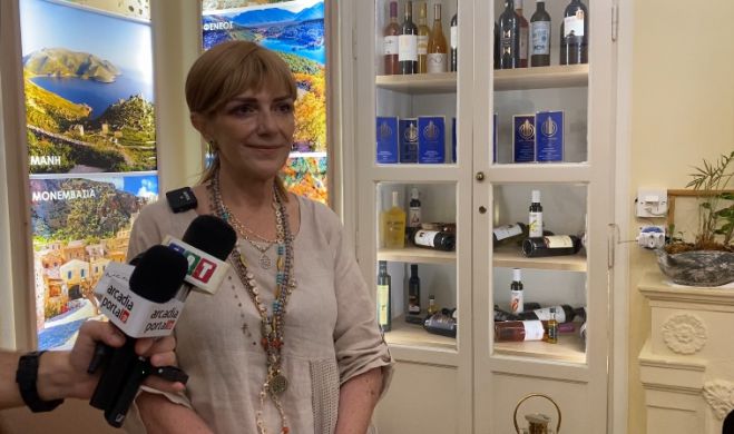 Δήμος Τρίπολης | Το "ευχαριστώ" από την αντιδήμαρχο Κλειώ Κορώνη - Παπαντωνίου στην Περιφέρεια  για τον απινιδωτή στο Σπήλαιο Κάψια (vd)
