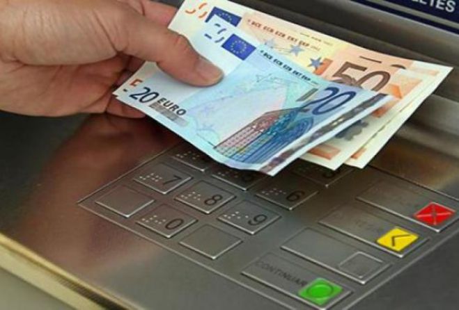Επιδόματα ΟΠΕΚΑ | Από σήμερα θα &quot;φανούν&quot; στα ΑΤΜ
