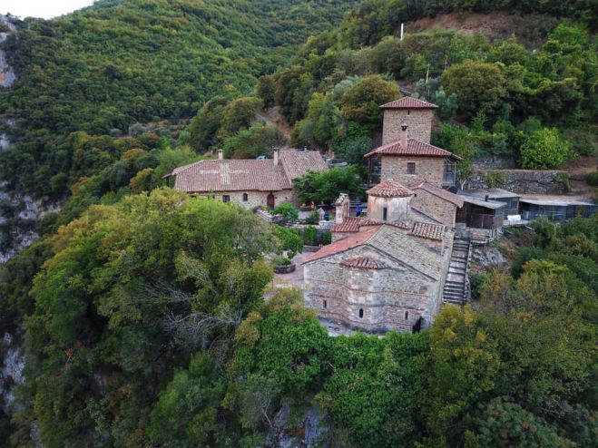 Γιορτάζει η Μονή Φιλοσόφου - Live ο Πανηγυρικός Εσπερινός