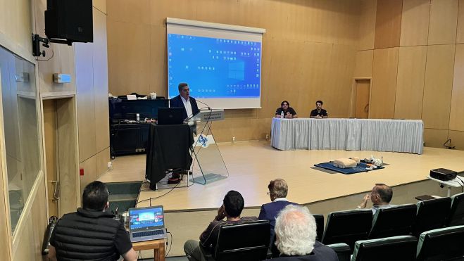 &Tau;&alpha; &pi;&alpha;&iota;&delta;&iota;ά &sigma;&tau;&omicron; &epsilon;&pi;ί&kappa;&epsilon;&nu;&tau;&rho;&omicron; &epsilon;&nu;&eta;&mu;&epsilon;&rho;&omega;&tau;&iota;&kappa;ή&sigmaf; &sigma;&upsilon;&nu;ά&nu;&tau;&eta;&sigma;&eta;&sigmaf; &sigma;&tau;&eta;&nu; &Tau;&rho;ί&pi;&omicron;&lambda;&eta; | &Tau;&alpha; &alpha;&tau;&upsilon;&chi;ή&mu;&alpha;&tau;&alpha;, &omicron;&iota; &pi;&rho;ώ&tau;&epsilon;&sigmaf; &beta;&omicron;ή&theta;&epsilon;&iota;&epsilon;&sigmaf; &kappa;&alpha;&iota; &eta; &epsilon;&pi;ί&delta;&rho;&alpha;&sigma;&eta; &tau;&eta;&sigmaf; &alpha;&kappa;&tau;&iota;&nu;&omicron;&beta;&omicron;&lambda;ί&alpha;&sigmaf; (vd)