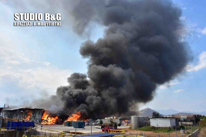 Αργολίδα: Μεγάλη φωτιά σε εργοστάσιο - Δυνάμεις βοηθούν και από την Αρκαδία! (εικόνες)
