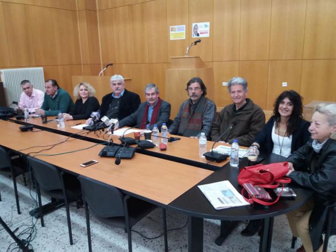 &Sigma;&tau;&eta;&nu; &Tau;&rho;ί&pi;&omicron;&lambda;&eta; έ&rho;&chi;&epsilon;&tau;&alpha;&iota; &omicron; &Theta;&alpha;&nu;ά&sigma;&eta;&sigmaf; &Pi;&epsilon;&tau;&rho;ά&kappa;&omicron;&sigmaf;