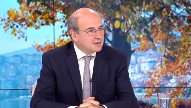 Κωστής Χατζηδάκης: «Δεν νοείται ο ελεύθερος επαγγελματίας να βγάζει λιγότερα από τον κατώτατο μισθό»
