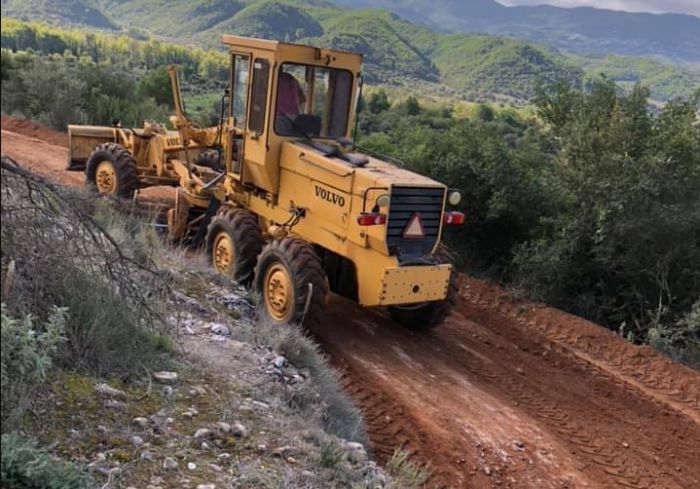 Καθαρισμός αγροτικών δρόμων στο χωριό Πυρρή Γορτυνίας