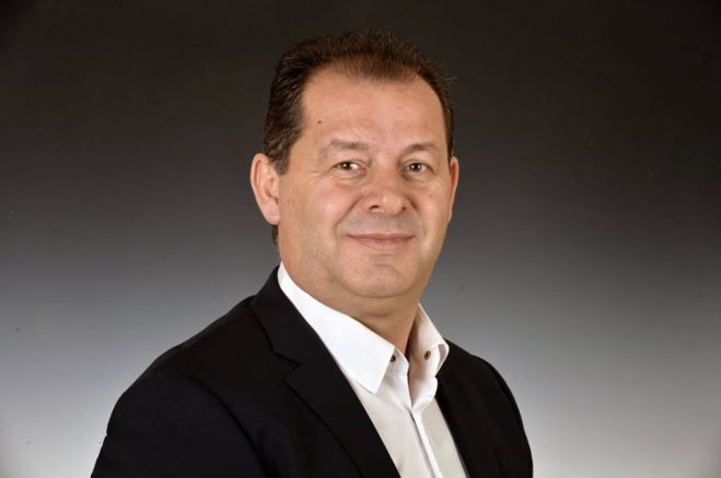 &Omicron;&iota;&kappa;&omicron;&nu;ό&mu;&omicron;&upsilon;: "E&upsilon;&chi;&alpha;&rho;&iota;&sigma;&tau;ώ &theta;&epsilon;&rho;&mu;ά &tau;&omicron;&nu; &Pi;&epsilon;&rho;&iota;&phi;&epsilon;&rho;&epsilon;&iota;ά&rho;&chi;&eta; &gamma;&iota;&alpha; &tau;&eta;&nu; &epsilon;&mu;&pi;&iota;&sigma;&tau;&omicron;&sigma;ύ&nu;&eta; &kappa;&alpha;&iota; &sigma;&eta;&kappa;ώ&nu;&omega; &tau;&alpha; &mu;&alpha;&nu;ί&kappa;&iota;&alpha;"