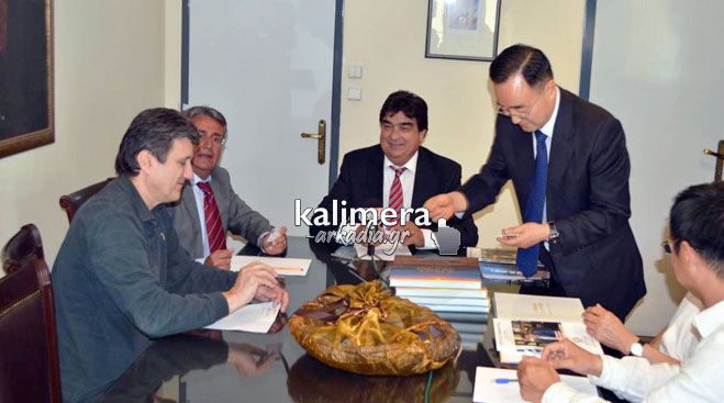 Κινέζοι ήρθαν στην Τρίπολη για να μάθουν τα … μυστικά στην παραγωγή κρασιού, σκόρδου, και πατάτας! (vd)