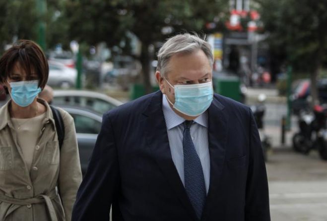 &Beta;&epsilon;&nu;&iota;&zeta;έ&lambda;&omicron;&sigmaf;: &laquo;&Nu;ό&mu;&iota;&mu;&eta; &kappa;&alpha;&iota; &sigma;&upsilon;&nu;&tau;&alpha;&gamma;&mu;&alpha;&tau;&iota;&kappa;ή &eta; &alpha;&pi;&alpha;&gamma;ό&rho;&epsilon;&upsilon;&sigma;&eta; &sigma;&upsilon;&nu;&alpha;&theta;&rho;&omicron;ί&sigma;&epsilon;&omega;&nu;&raquo;