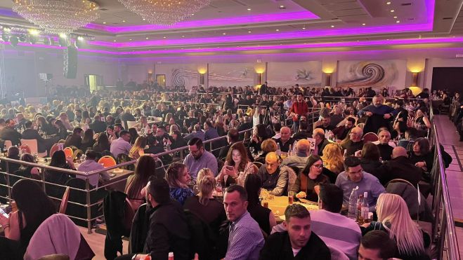 Εορταστικό κλίμα με μεγάλη συμμετοχή και τη Λένα Ζευγαρά να απογειώνει το κέφι στη γιορτή του Εμπορικού Συλλόγου Τρίπολης (εικόνες - βίντεο)