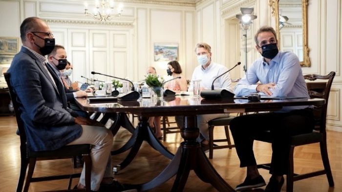 &Pi;&rho;&omega;&theta;&upsilon;&pi;&omicron;&upsilon;&rho;&gamma;ό&sigmaf;: "&Tau;&omicron; &epsilon;&mu;&beta;ό&lambda;&iota;&omicron; &theta;&alpha; &delta;&iota;&alpha;&tau;&epsilon;&theta;&epsilon;ί &delta;&omega;&rho;&epsilon;ά&nu; &sigma;&epsilon; ό&lambda;&omicron;&upsilon;&sigmaf; &tau;&omicron;&upsilon;&sigmaf; Έ&lambda;&lambda;&eta;&nu;&epsilon;&sigmaf; &pi;&omicron;&lambda;ί&tau;&epsilon;&sigmaf;"