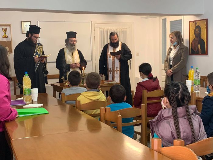 &Tau;&rho;ί&pi;&omicron;&lambda;&eta; | &Xi;&epsilon;&kappa;&iota;&nu;&omicron;ύ&nu; &mu;&alpha;&theta;ή&mu;&alpha;&tau;&alpha; &sigma;&tau;&omicron; &Kappa;&alpha;&tau;&eta;&chi;&eta;&tau;&iota;&kappa;ό &tau;&omicron;&upsilon; &Mu;&eta;&tau;&rho;&omicron;&pi;&omicron;&lambda;&iota;&tau;&iota;&kappa;&omicron;ύ &Nu;&alpha;&omicron;ύ &Alpha;&gamma;ί&omicron;&upsilon; &Beta;&alpha;&sigma;&iota;&lambda;&epsilon;ί&omicron;&upsilon;