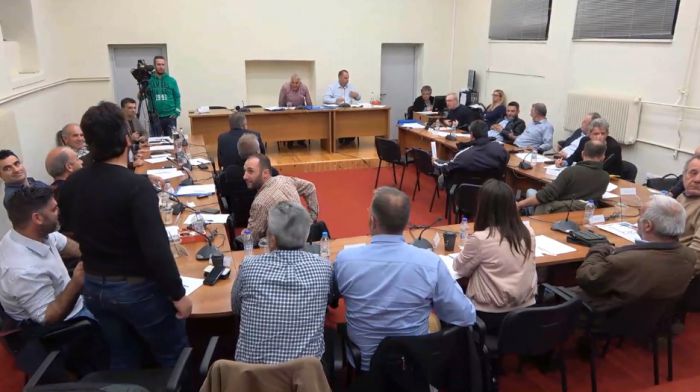 Ο ... κακός χαμός στο Δημοτικό Συμβούλιο Γορτυνίας | "Τι λέει αυτό το αρχ@@;" (vd)