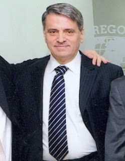 &Epsilon;&lambda;&lambda;&eta;&nu;&iota;&kappa;ή &tau;&rho;&alpha;&gamma;&omega;&delta;ί&alpha; &sigma;&tau;&omicron; &Lambda;&omicron;&nu;&gamma;&kappa; Άϊ&lambda;&alpha;&nu;&tau; - &Nu;&epsilon;&kappa;&rho;ό&sigmaf; &omicron;&mu;&omicron;&gamma;&epsilon;&nu;ή&sigmaf; &epsilon;&sigma;&tau;&iota;ά&tau;&omicron;&rho;&alpha;&sigmaf; &alpha;&pi;ό &tau;&alpha; &Pi;&omicron;ύ&lambda;&iota;&theta;&rho;&alpha;!