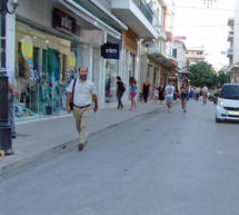 «Μαραζώνει» η «Εθνικής Αντιστάσεως» στην Τρίπολη – Υψηλά ενοίκια και κρίση έχουν «γονατίσει» τα καταστήματα (video)