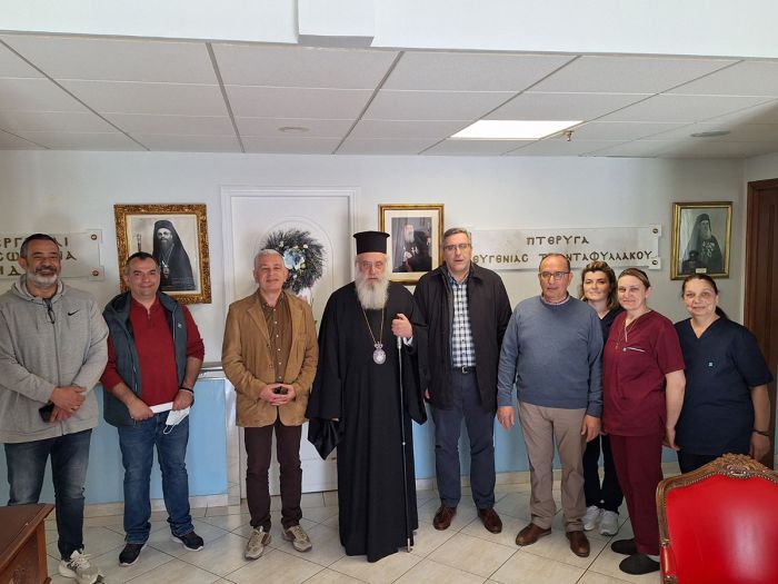 &Pi;&alpha;&rho;&omicron;&upsilon;&sigma;ί&alpha; &kappa;&alpha;&iota; &sigma;&tau;ή&rho;&iota;&xi;&eta; &sigma;&tau;&omicron; &Delta;&epsilon;&kappa;ά&zeta;&epsilon;&iota;&omicron; &Gamma;&eta;&rho;&omicron;&kappa;&omicron;&mu;&epsilon;ί&omicron; &Tau;&rho;ί&pi;&omicron;&lambda;&eta;&sigmaf; &epsilon;&nu;ό&psi;&epsilon;&iota; &Pi;ά&sigma;&chi;&alpha; &alpha;&pi;ό &tau;&eta;&nu; &Pi;&epsilon;&rho;&iota;&phi;έ&rho;&epsilon;&iota;&alpha; &Pi;&epsilon;&lambda;&omicron;&pi;&omicron;&nu;&nu;ή&sigma;&omicron;&upsilon;