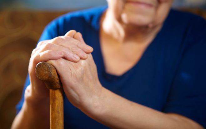 &Chi;&tau;ύ&pi;&eta;&sigma;&epsilon; &kappa;&alpha;&iota; έ&kappa;&lambda;&epsilon;&psi;&epsilon; &kappa;&iota;&nu;&eta;&tau;ό &kappa;&alpha;&iota; &pi;&omicron;&rho;&tau;&omicron;&phi;ό&lambda;&iota; &alpha;&pi;ό &eta;&lambda;&iota;&kappa;&iota;&omega;&mu;έ&nu;&eta; - &Tau;&omicron;&nu; &sigma;&upsilon;&nu;έ&lambda;&alpha;&beta;&epsilon; &eta; &Alpha;&sigma;&tau;&upsilon;&nu;&omicron;&mu;ί&alpha; &sigma;&epsilon; &chi;&omega;&rho;&iota;ό &tau;&eta;&sigmaf; &Kappa;&alpha;&lambda;&alpha;&mu;ά&tau;&alpha;&sigmaf;