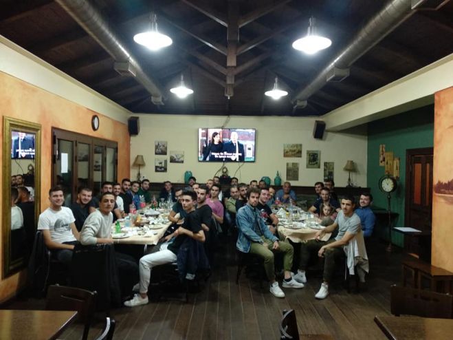 &Tau;&omicron; &tau;&rho;&alpha;&pi;έ&zeta;&iota; &tau;&omicron;&upsilon; &Mu;&alpha;&nu;&tau;&iota;&nu;&epsilon;&iota;&alpha;&kappa;&omicron;ύ &pi;&rho;&iota;&nu; &tau;&eta;&nu; έ&nu;&alpha;&rho;&xi;&eta; &tau;&eta;&sigmaf; &sigma;&epsilon;&zeta;ό&nu;! (&epsilon;&iota;&kappa;ό&nu;&epsilon;&sigmaf;)