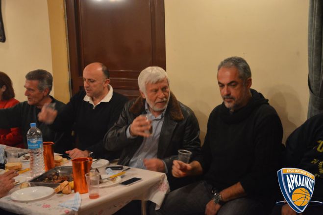 &Mu;&iota;&chi;ά&lambda;&eta;&sigmaf; &Sigma;&mu;&upsilon;&rho;&nu;&iota;ώ&tau;&eta;&sigmaf;: &laquo;&Nu;&alpha; &mu;&pi;&omicron;&upsilon;&nu; &omicron;&iota; &beta;ά&sigma;&epsilon;&iota;&sigmaf; &gamma;&iota;&alpha; &nu;έ&omicron; &kappa;&lambda;&epsilon;&iota;&sigma;&tau;ό &gamma;&upsilon;&mu;&nu;&alpha;&sigma;&tau;ή&rho;&iota;&omicron; &sigma;&tau;&eta;&nu; &Tau;&rho;ί&pi;&omicron;&lambda;&eta;&raquo;!