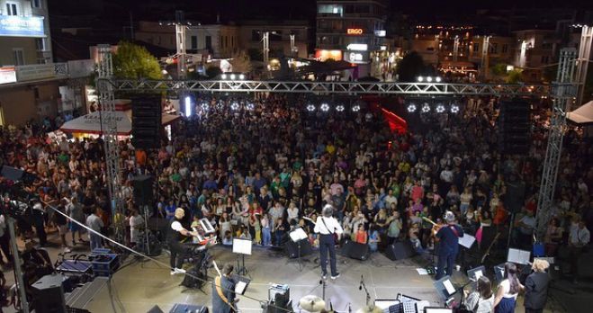 &Kappa;&alpha;&rho;&omicron;ύ&nu;&tau;&zeta;&omicron;&upsilon;: "&Xi;&epsilon;&kappa;ί&nu;&eta;&sigma;&alpha;&nu; &delta;&upsilon;&nu;&alpha;&mu;&iota;&kappa;ά &tau;&alpha; &pi;&omicron;&lambda;&iota;&tau;&iota;&sigma;&tau;&iota;&kappa;ά &delta;&rho;ώ&mu;&epsilon;&nu;&alpha; &tau;&omicron;&upsilon; &kappa;&alpha;&lambda;&omicron;&kappa;&alpha;&iota;&rho;&iota;&omicron;ύ"!