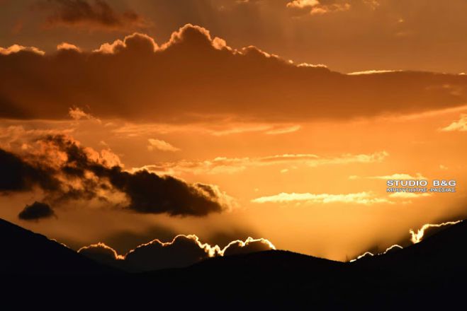 Μαγικό ηλιοβασίλεμα στο Ναύπλιο (vd)