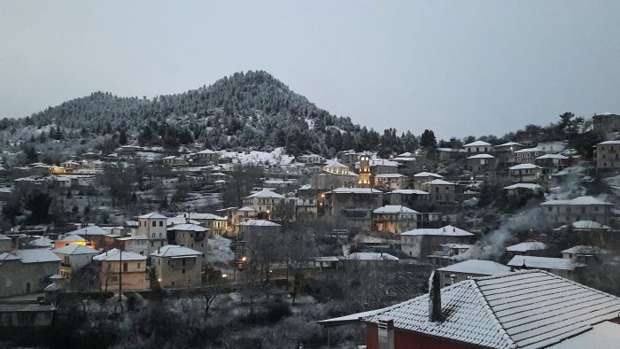 Χιόνισε στο Βαλτεσινίκο Γορτυνίας (εικόνες - βίντεο)