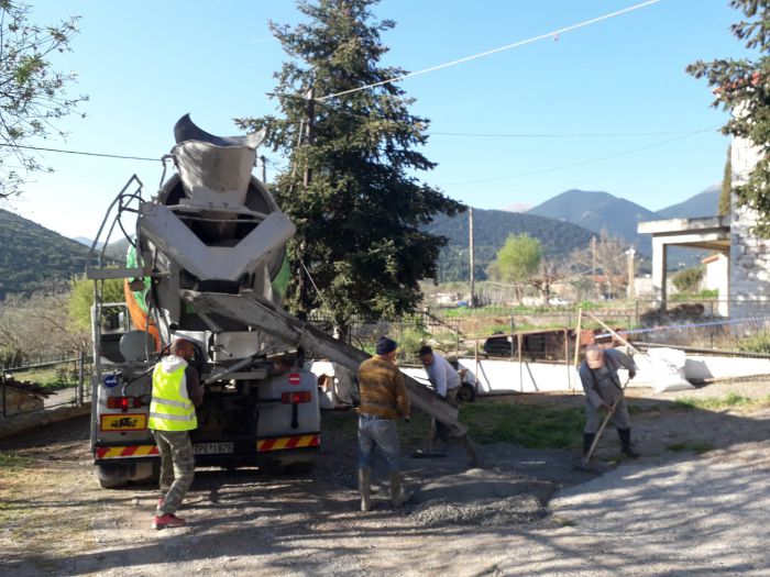 &Delta;ή&mu;&omicron;&sigmaf; &Tau;&rho;ί&pi;&omicron;&lambda;&eta;&sigmaf; | Έ&rho;&gamma;&alpha; &sigma;&tau;&iota;&sigmaf; &Sigma;&eta;&mu;&iota;ά&delta;&epsilon;&sigmaf; &epsilon;&nu;ό&psi;&epsilon;&iota; &Pi;ά&sigma;&chi;&alpha; (&epsilon;&iota;&kappa;ό&nu;&epsilon;&sigmaf;)