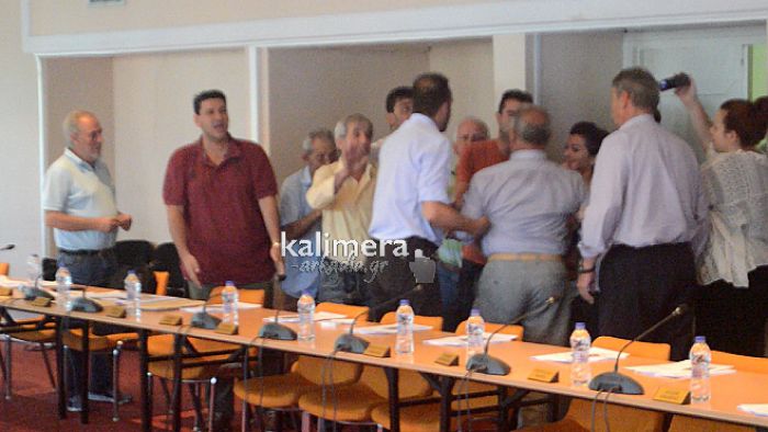 Μεγάλη ένταση και προσωρινή διακοπή στο δημοτικό συμβούλιο Τρίπολης (vd)