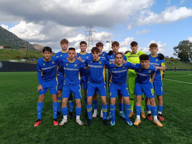 &Mu;&epsilon; &Lambda;&alpha;&mu;&pi;&rho;ό&pi;&omicron;&upsilon;&lambda;&omicron;, &Alpha;&delta;ά&mu;&omicron; &kappa;&alpha;&iota; &Gamma;&iota;&alpha;&kappa;&omicron;&upsilon;&mu;ή &nu;ί&kappa;&eta;&sigma;&epsilon; &eta; &Kappa;15 &tau;&omicron;&upsilon; &Alpha;&sigma;&tau;έ&rho;&alpha; &tau;&omicron;&nu; &Omicron;&Phi;&Eta;!