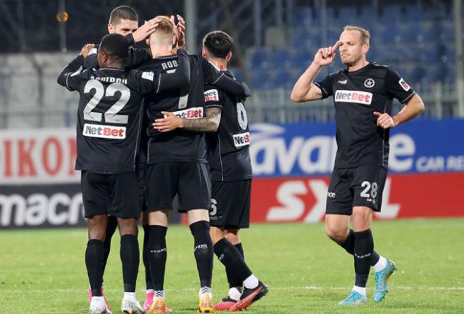 &Sigma;&tau;&omicron; "&Chi;" έ&mu;&epsilon;&iota;&nu;&alpha;&nu; &Alpha;&sigma;&tau;έ&rho;&alpha;&sigmaf; &kappa;&alpha;&iota; &Alpha;&tau;&rho;ό&mu;&eta;&tau;&omicron;&sigmaf; &sigma;&tau;&eta;&nu; &Tau;&rho;ί&pi;&omicron;&lambda;&eta;