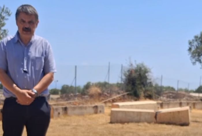 &Phi;&alpha;&rho;ά&nu;&tau;&omicron;&sigmaf;: "&Kappa;&lambda;&epsilon;&iota;&sigma;&tau;ά &Mu;&nu;&eta;&mu;&epsilon;ί&alpha; &sigma;&tau;&eta;&nu; &Kappa;&upsilon;&nu;&omicron;&upsilon;&rho;ί&alpha;, &Pi;&omicron;&lambda;&iota;&tau;&iota;&sigma;&mu;ό&sigmaf; &sigma;&epsilon; &Alpha;.&Epsilon;. &ndash; &Eta; &Alpha;&rho;&kappa;&alpha;&delta;ί&alpha; &Alpha;&pi;&alpha;&iota;&tau;&epsilon;ί &Sigma;&tau;&rho;&alpha;&tau;&eta;&gamma;&iota;&kappa;ό &Sigma;&chi;έ&delta;&iota;&omicron; &kappa;&alpha;&iota; &Sigma;&epsilon;&beta;&alpha;&sigma;&mu;ό"
