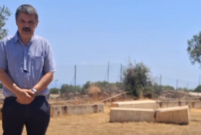 &Phi;&alpha;&rho;ά&nu;&tau;&omicron;&sigmaf;: "&Kappa;&lambda;&epsilon;&iota;&sigma;&tau;ά &Mu;&nu;&eta;&mu;&epsilon;ί&alpha; &sigma;&tau;&eta;&nu; &Kappa;&upsilon;&nu;&omicron;&upsilon;&rho;ί&alpha;, &Pi;&omicron;&lambda;&iota;&tau;&iota;&sigma;&mu;ό&sigmaf; &sigma;&epsilon; &Alpha;.&Epsilon;. &ndash; &Eta; &Alpha;&rho;&kappa;&alpha;&delta;ί&alpha; &Alpha;&pi;&alpha;&iota;&tau;&epsilon;ί &Sigma;&tau;&rho;&alpha;&tau;&eta;&gamma;&iota;&kappa;ό &Sigma;&chi;έ&delta;&iota;&omicron; &kappa;&alpha;&iota; &Sigma;&epsilon;&beta;&alpha;&sigma;&mu;ό"