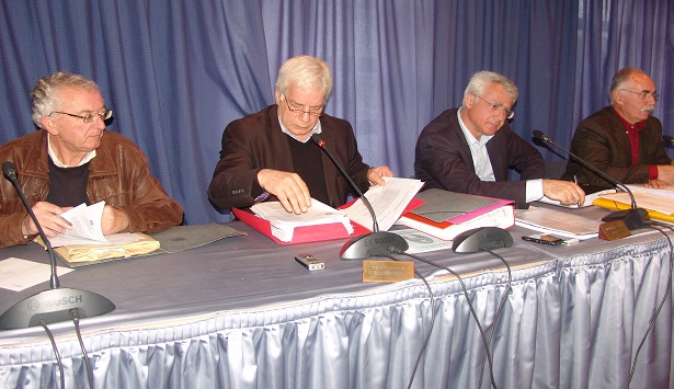 &Tau;&eta;&nu; &Pi;έ&mu;&pi;&tau;&eta; &sigma;&upsilon;&nu;&epsilon;&delta;&rho;&iota;ά&zeta;&epsilon;&iota; &tau;&omicron; &Delta;&eta;&mu;&omicron;&tau;&iota;&kappa;ό &Sigma;&upsilon;&mu;&beta;&omicron;ύ&lambda;&iota;&omicron; &Tau;&rho;ί&pi;&omicron;&lambda;&eta;&sigmaf;