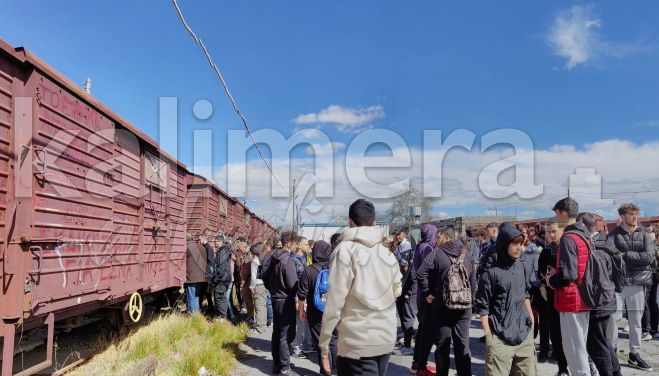 Στον σιδηρόδρομο της Τρίπολης κατέληξε η πορεία για τα Τέμπη (vd)