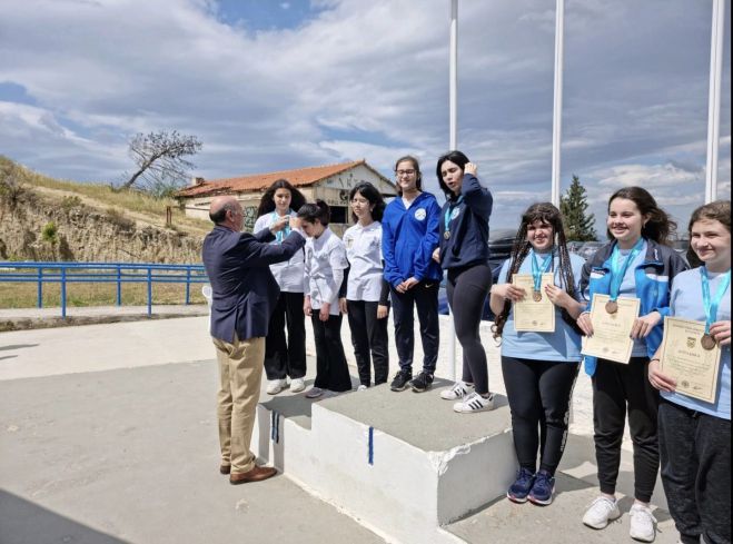 "&Sigma;&kappa;&omicron;&pi;&epsilon;&upsilon;&tau;&iota;&kappa;ή Ά&nu;&omicron;&iota;&xi;&eta;"... &sigma;&tau;&eta;&nu; &Tau;&rho;ί&pi;&omicron;&lambda;&eta;!