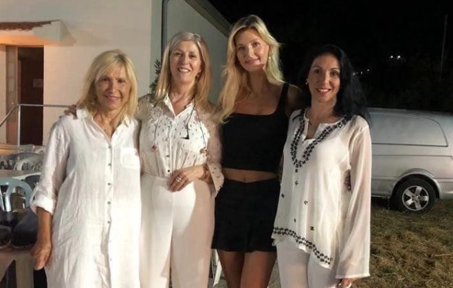 &Sigma;&epsilon; &pi;&alpha;&nu;&eta;&gamma;ύ&rho;&iota; &tau;&eta;&sigmaf; &Alpha;&rho;&kappa;&alpha;&delta;ί&alpha;&sigmaf; &eta; Mary Vitynaros! (&epsilon;&iota;&kappa;ό&nu;&epsilon;&sigmaf;)