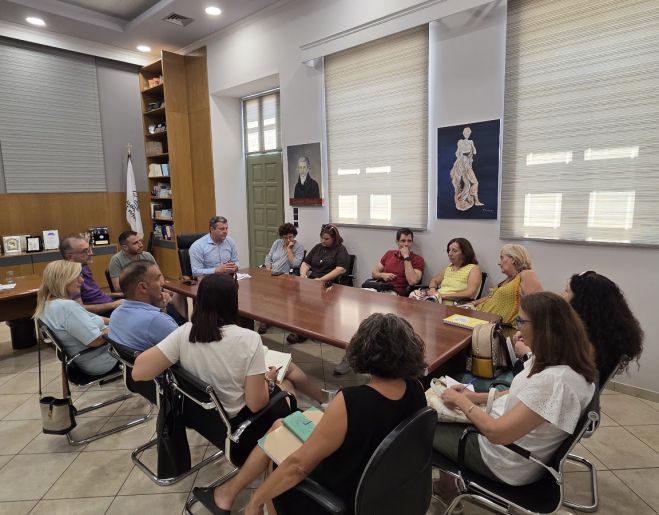 &Sigma;&upsilon;&nu;ά&nu;&tau;&eta;&sigma;&eta; &epsilon;&rho;&gamma;&alpha;&sigma;ί&alpha;&sigmaf; &Kappa;&alpha;&mu;&pi;ύ&lambda;&eta; &mu;&epsilon; &tau;&eta;&nu; &epsilon;&kappa;&pi;&alpha;&iota;&delta;&epsilon;&upsilon;&tau;&iota;&kappa;ή &kappa;&omicron;&iota;&nu;ό&tau;&eta;&tau;&alpha; &epsilon;&nu;ό&psi;&epsilon;&iota; &tau;&eta;&sigmaf; &nu;έ&alpha;&sigmaf; &sigma;&chi;&omicron;&lambda;&iota;&kappa;ή&sigmaf; &chi;&rho;&omicron;&nu;&iota;ά&sigmaf;