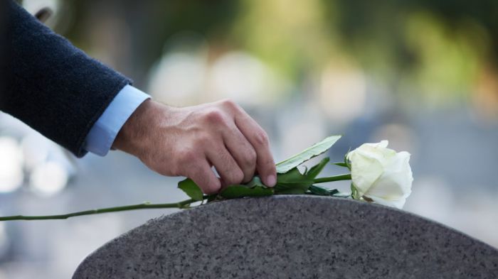 Κορωνοϊός | Κηδείες μέσω... live streaming προσφέρει γραφείο τελετών στην Πάτρα
