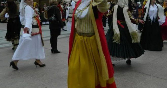 &Omicron;&iota; &chi;&omicron;&rho;&omicron;ί &gamma;&iota;&alpha; &tau;&eta;&nu; &epsilon;&pi;έ&tau;&epsilon;&iota;&omicron; &tau;&eta;&sigmaf; 28&eta;&sigmaf; &Omicron;&kappa;&tau;&omega;&beta;&rho;ί&omicron;&upsilon; &sigma;&tau;&eta;&nu; &pi;&lambda;&alpha;&tau;&epsilon;ί&alpha; Ά&rho;&epsilon;&omega;&sigmaf;! (vd)