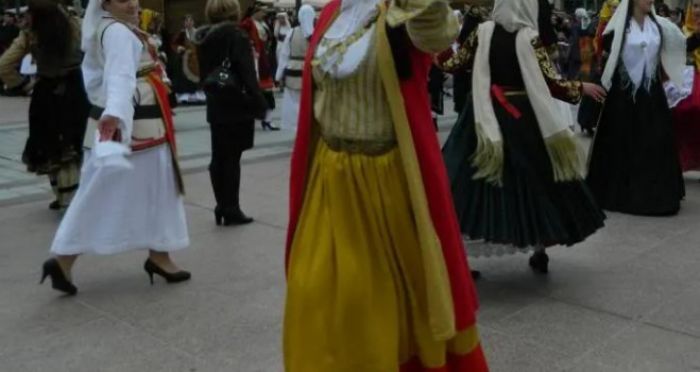 &Omicron;&iota; &chi;&omicron;&rho;&omicron;ί &gamma;&iota;&alpha; &tau;&eta;&nu; &epsilon;&pi;έ&tau;&epsilon;&iota;&omicron; &tau;&eta;&sigmaf; 28&eta;&sigmaf; &Omicron;&kappa;&tau;&omega;&beta;&rho;ί&omicron;&upsilon; &sigma;&tau;&eta;&nu; &pi;&lambda;&alpha;&tau;&epsilon;ί&alpha; Ά&rho;&epsilon;&omega;&sigmaf;! (vd)