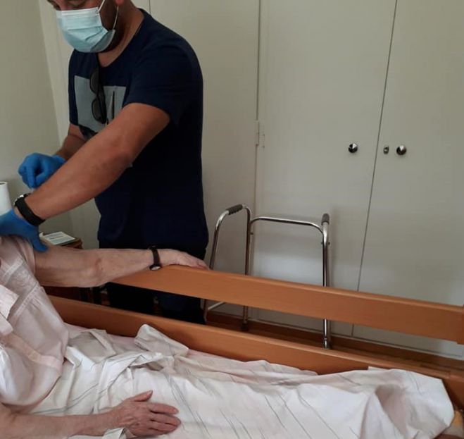 Ξεκίνησαν οι πρώτοι εμβολιασμοί για covid σε σπίτια της Τρίπολης από το Κέντρο Υγείας! (εικόνες)
