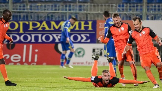 Έ&lambda;&epsilon;&iota;&psi;&epsilon; &tau;&omicron; &gamma;&kappa;&omicron;&lambda; &alpha;&pi;ό &tau;&omicron;&nu; &Alpha;&sigma;&tau;έ&rho;&alpha; - Ή&tau;&tau;&alpha; &alpha;&pi;ό &tau;&eta;&nu; &Xi;ά&nu;&theta;&eta; &mu;έ&sigma;&alpha; &sigma;&tau;&eta;&nu; &Tau;&rho;ί&pi;&omicron;&lambda;&eta; ... (vd)