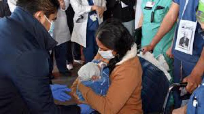 &Gamma;&upsilon;&nu;&alpha;ί&kappa;&alpha; &gamma;έ&nu;&nu;&eta;&sigma;&epsilon; &epsilon;&nu;ώ ή&tau;&alpha;&nu; &sigma;&epsilon; "&tau;&epsilon;&chi;&nu;&eta;&tau;ό &kappa;ώ&mu;&alpha;" - "&Xi;ύ&pi;&nu;&eta;&sigma;&epsilon;" &kappa;&alpha;&iota; &epsilon;ί&delta;&epsilon; &tau;&omicron; &pi;&alpha;&iota;&delta;ί &tau;&eta;&sigmaf; ... 11 &mu;έ&rho;&epsilon;&sigmaf; &mu;&epsilon;&tau;ά! (vd)