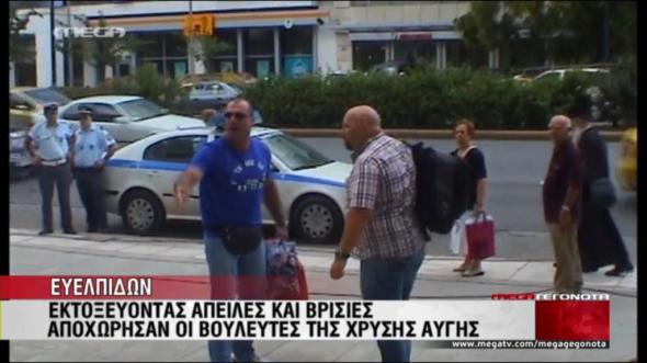 Επεισόδιο Παναγιώταρου και Μίχου με δημοσιογράφους έξω από τη ΓΑΔΑ (vd)