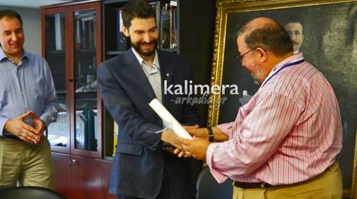 &Epsilon;&nu;&tau;&upsilon;&pi;&omega;&sigma;&iota;&alpha;&sigma;&mu;έ&nu;&omicron;&iota; &sigma;&tau;&eta;&nu; &Pi;&omicron;&rho;&tau;&omicron;&gamma;&alpha;&lambda;ί&alpha; &mu;&epsilon; &tau;&omicron;&nu; &Nu;ί&kappa;&omicron; &Phi;&lambda;ώ&rho;&omicron; &ndash; Ή&rho;&theta;&alpha;&nu; &sigma;&tau;&eta;&nu; &Tau;&rho;ί&pi;&omicron;&lambda;&eta; &kappa;&alpha;&iota; &tau;&omicron;&nu; &kappa;ά&lambda;&epsilon;&sigma;&alpha;&nu; &epsilon;&pi;ί&sigma;&eta;&mu;&alpha; &nu;&alpha; &pi;&alpha;&rho;&omicron;&upsilon;&sigma;&iota;ά&sigma;&epsilon;&iota; &tau;&iota;&sigmaf; &epsilon;&kappa;&theta;έ&sigma;&epsilon;&iota;&sigmaf; &tau;&omicron;&upsilon;!