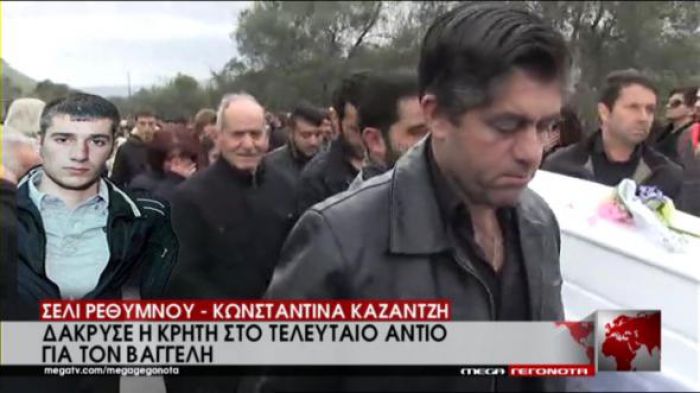 Με μπαλωθιές και μοιρολόγια ο Βαγγέλης στην «αγκαλιά» της Κρήτης (εικόνες – βίντεο)