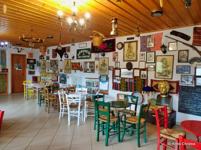Γορτυνία | Το χωριό (Λάστα) με το καφενείο - "φάντασμα" που σερβίρεσαι ... μόνος σου! (vd)