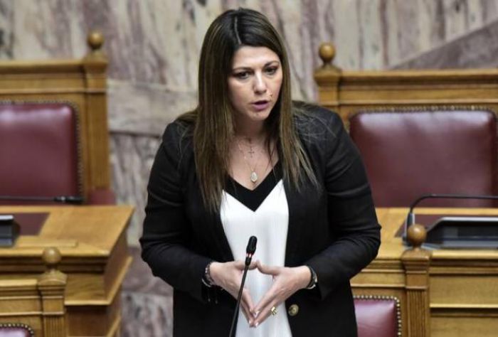 &Upsilon;&phi;&upsilon;&pi;&omicron;&upsilon;&rho;&gamma;ό&sigmaf; &Pi;&alpha;&iota;&delta;&epsilon;ί&alpha;&sigmaf;: &laquo;&Alpha;&pi;ό &delta;ύ&omicron; &mu;ά&sigma;&kappa;&epsilon;&sigmaf; &sigma;&epsilon; &mu;&alpha;&theta;&eta;&tau;έ&sigmaf; &kappa;&alpha;&iota; &epsilon;&kappa;&pi;&alpha;&iota;&delta;&epsilon;&upsilon;&tau;&iota;&kappa;&omicron;ύ&sigmaf;&raquo;