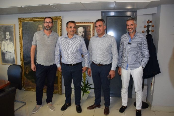 &Sigma;&upsilon;&mu;&phi;&omega;&nu;ί&alpha; &gamma;&iota;&alpha; &kappa;&omicron;&iota;&nu;έ&sigmaf; &epsilon;&kappa;&delta;&eta;&lambda;ώ&sigma;&epsilon;&iota;&sigmaf; &sigma;&tau;&eta; &sigma;&upsilon;&nu;ά&nu;&tau;&eta;&sigma;&eta; &Delta;ή&mu;&omicron;&upsilon; &Tau;&rho;ί&pi;&omicron;&lambda;&eta;&sigmaf; - &Epsilon;&pi;&iota;&mu;&epsilon;&lambda;&eta;&tau;&eta;&rho;ί&omicron;&upsilon;! (vd)