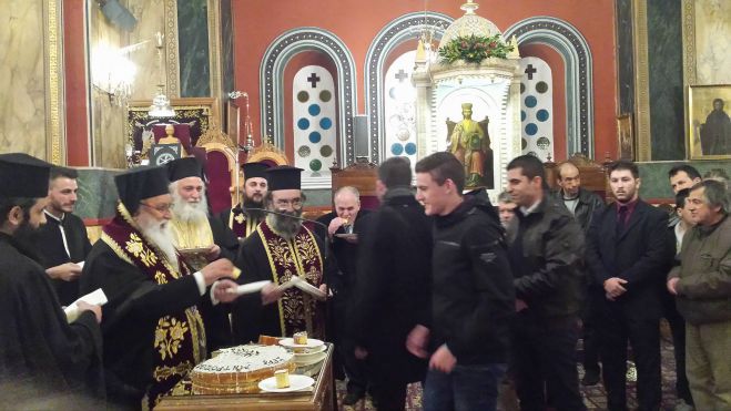 Ο Μητροπολίτης Αλέξανδρος έκοψε τη Βασιλόπιτα για το 2016! (εικόνες)