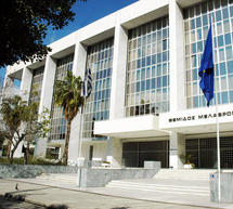 &Sigma;&epsilon; 32
&kappa;ό&mu;&mu;&alpha;&tau;&alpha; &tau;&omicron; "&pi;&rho;ά&sigma;&iota;&nu;&omicron; &phi;&omega;&sigmaf;" &alpha;&pi;ό &tau;&omicron;&nu; Ά&rho;&epsilon;&iota;&omicron; &Pi;ά&gamma;&omicron;, &gamma;&iota;&alpha; &tau;&eta;&nu; &epsilon;&kappa;&lambda;&omicron;&gamma;&iota;&kappa;ή &mu;ά&chi;&eta; &tau;&eta;&sigmaf; 6&eta;&sigmaf; &Mu;&alpha;ΐ&omicron;&upsilon;